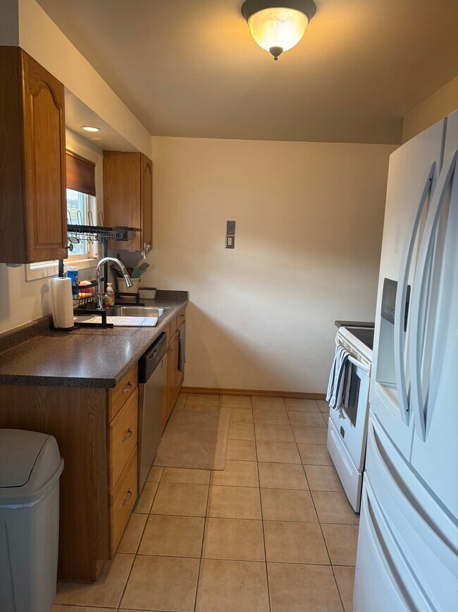 Foto del edificio - 6215 N Cedar St