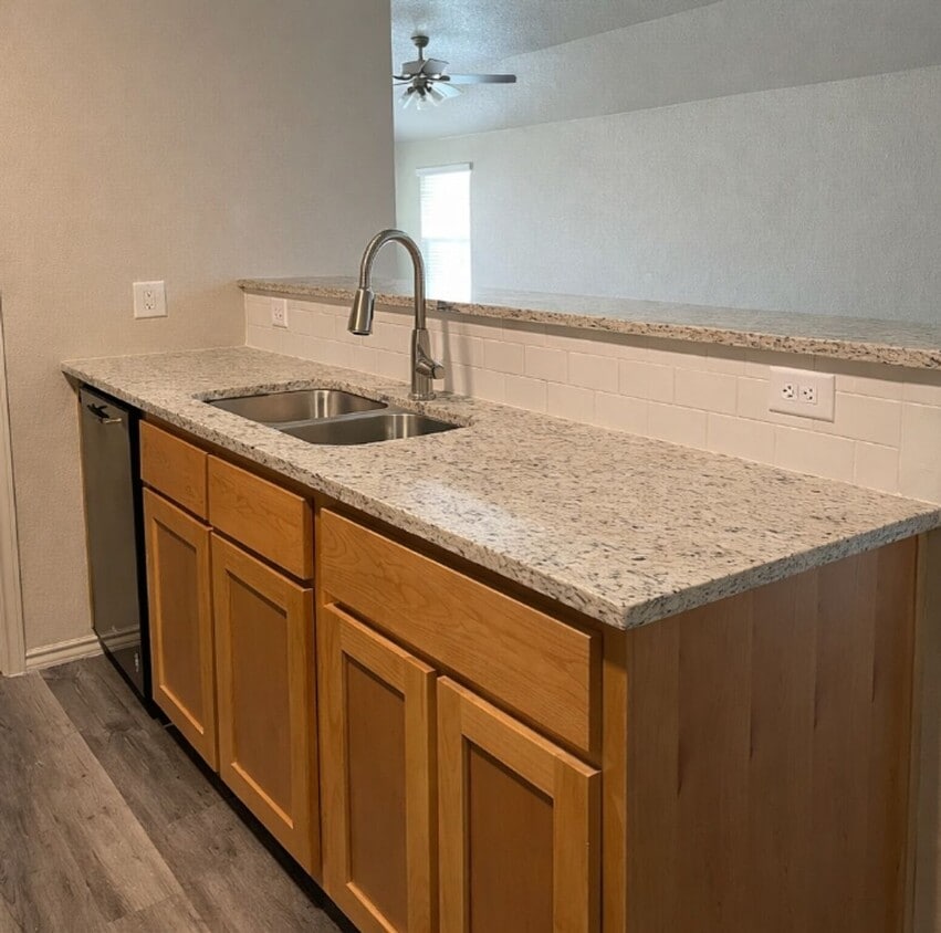 Building Photo - 3211 Stonewall Dr