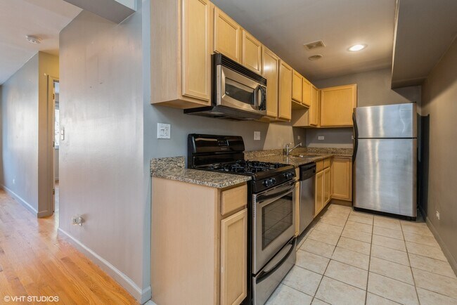 Foto del edificio - 5953 N Kenmore Ave