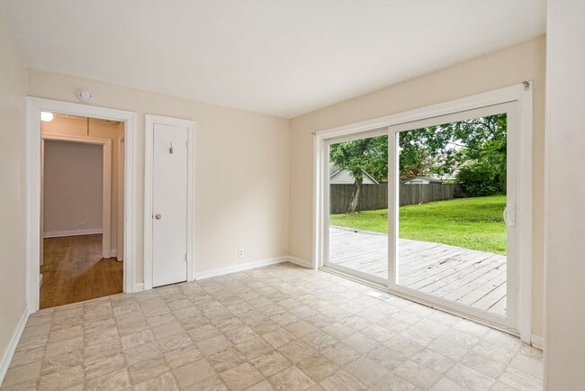 Building Photo - 4020 Vailwood Dr