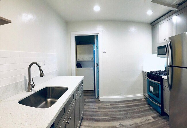 In unit washer/dryer - 4263 Fountain Ave