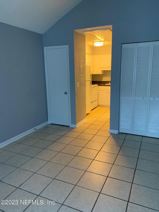 Building Photo - 8225 San Jose Manor Dr E