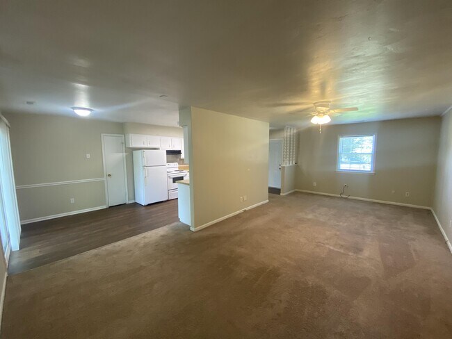 Foto del edificio - 4491 River Shore Rd