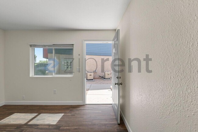 Foto del edificio - Unit B114