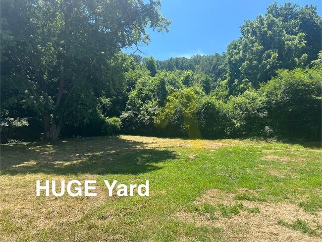 Foto del edificio - 3912 Meadow Ln