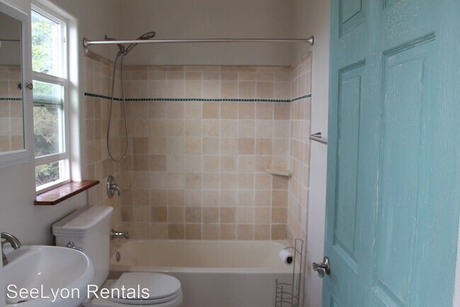 Building Photo - Studio, 1 bath House - 550 Madera Avenue