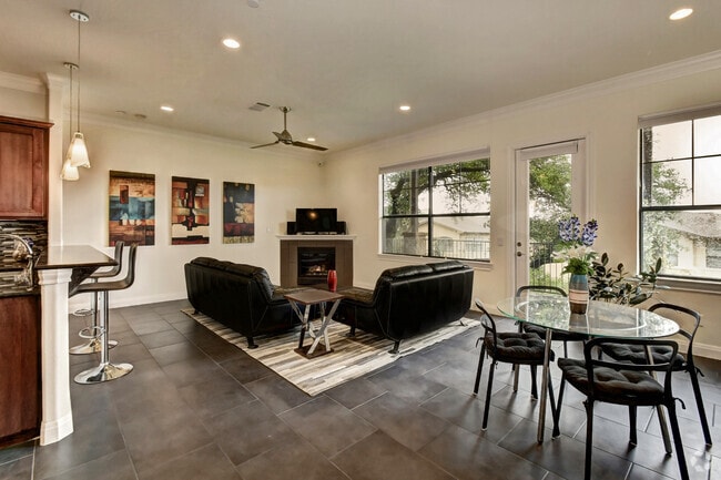 Building Photo - 4000 Ranch Road 620 N Unit 4