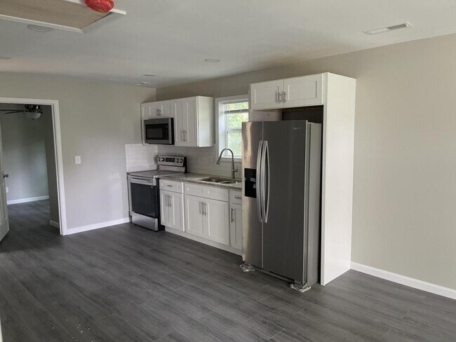 Foto del edificio - 246 Hilltop Ave SW