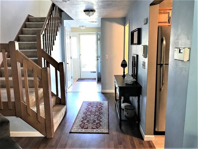 Building Photo - 903 Ridgefield Cir