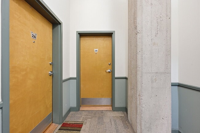 Foto del edificio - $3,644.95, 2 Beds - 1 Bath, Condo in Denver with Washer and Dryer!