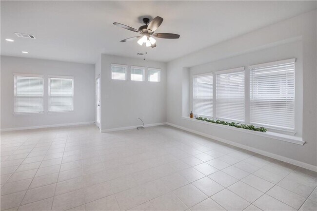 Foto del edificio - 112 Eagle Lake Dr