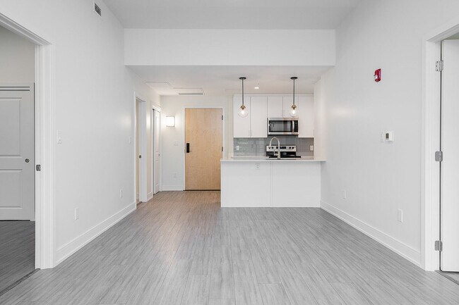 Building Photo - 121 Mary St