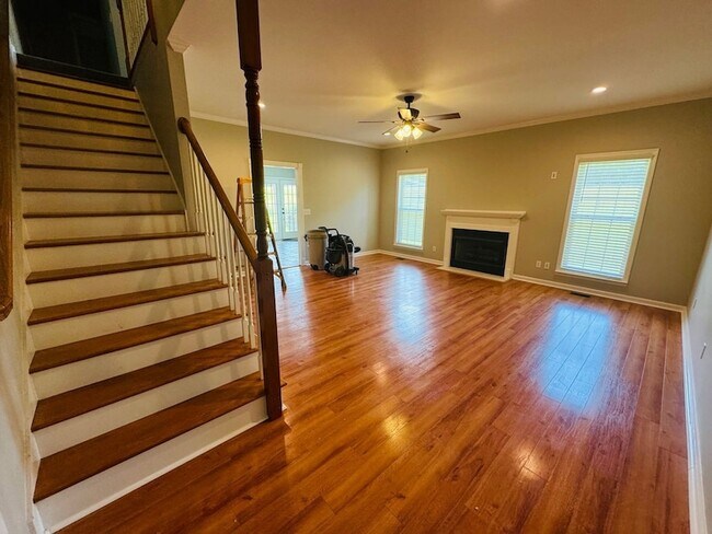 Building Photo - 449 Sanders Ln