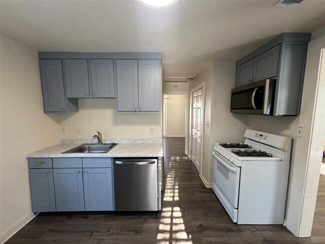 Foto del edificio - 2403 W 10th St