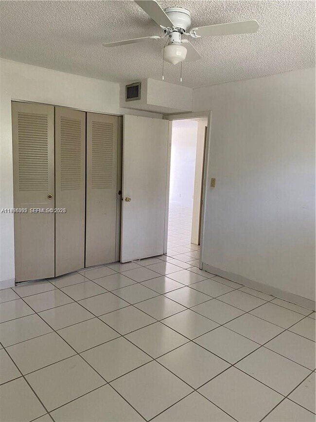 Foto del edificio - 6211 SW 37th St