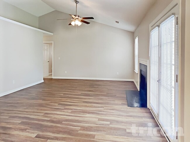 Foto del edificio - 111 Sweet Thorne Rd