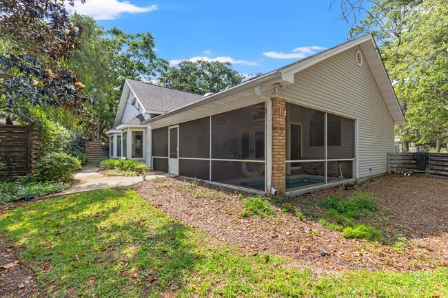 Foto del edificio - 1224 Deerwood Dr