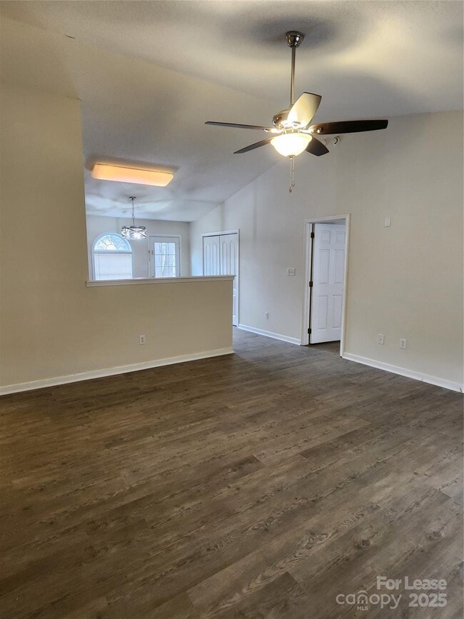 Building Photo - 5127 Daffodil Ln