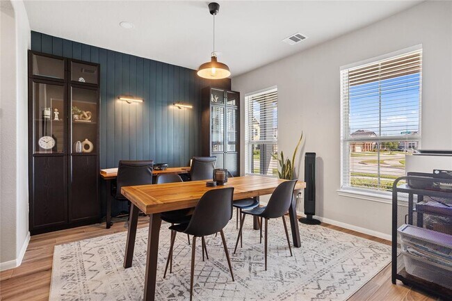 Foto del edificio - 5702 Ashland Ln