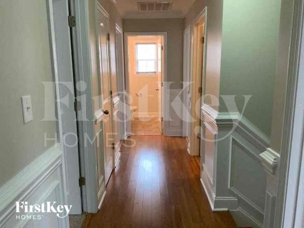 Foto del edificio - 5608 Falkland Lane