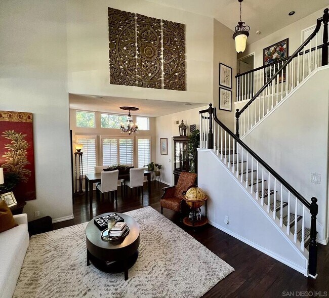 Building Photo - Spacious 5 Bedroom/3 Bath 2 Story Home in ...