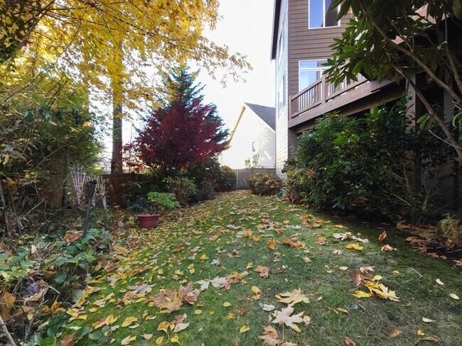 Building Photo - Spectacular 4BR/4.5BA Oasis: A/C, Deck, Of...