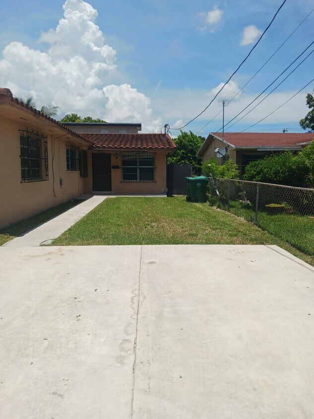 Foto principal - 2135 NW 17th St