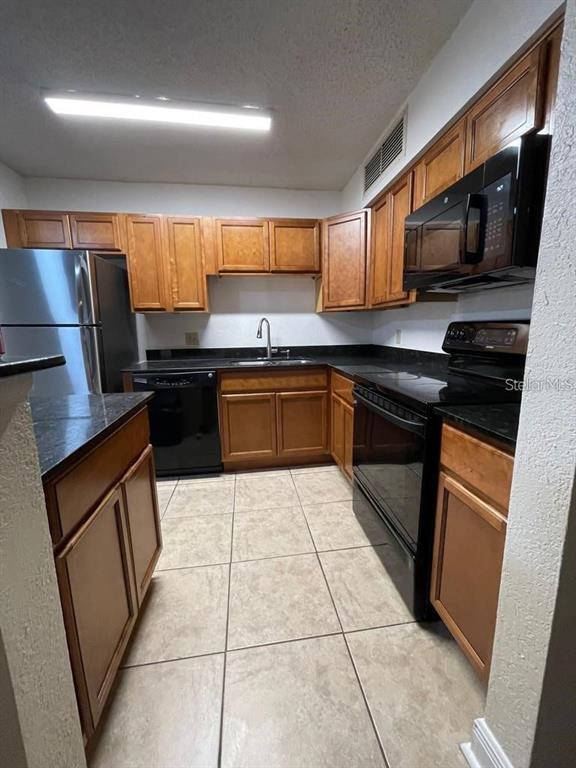 Foto del edificio - 420 Forestway Cir