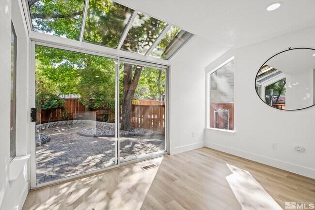 Building Photo - 3180 Wedgewood Ct