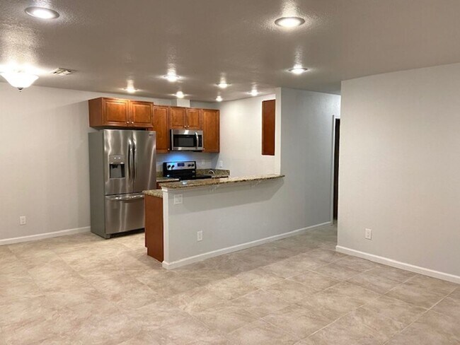 Foto del edificio - Up scale town home with high-end finishes.