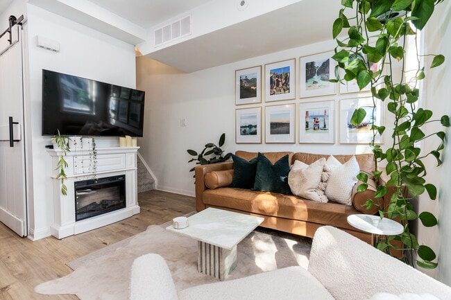 Building Photo - 100 Strachan Ave