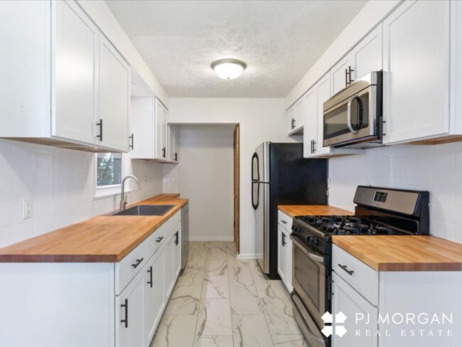 Foto del edificio - 3 bedroom , 2 bathroom House - Recently Up...