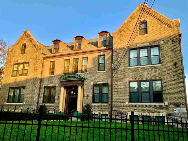 Building Photo - 78 Summit Ave