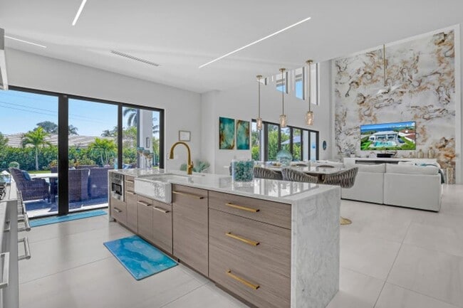 Photo - 1161 Pine Point Rd House