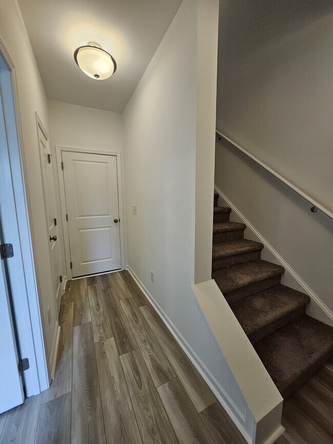 Foto del edificio - 128 Rosebush Ln