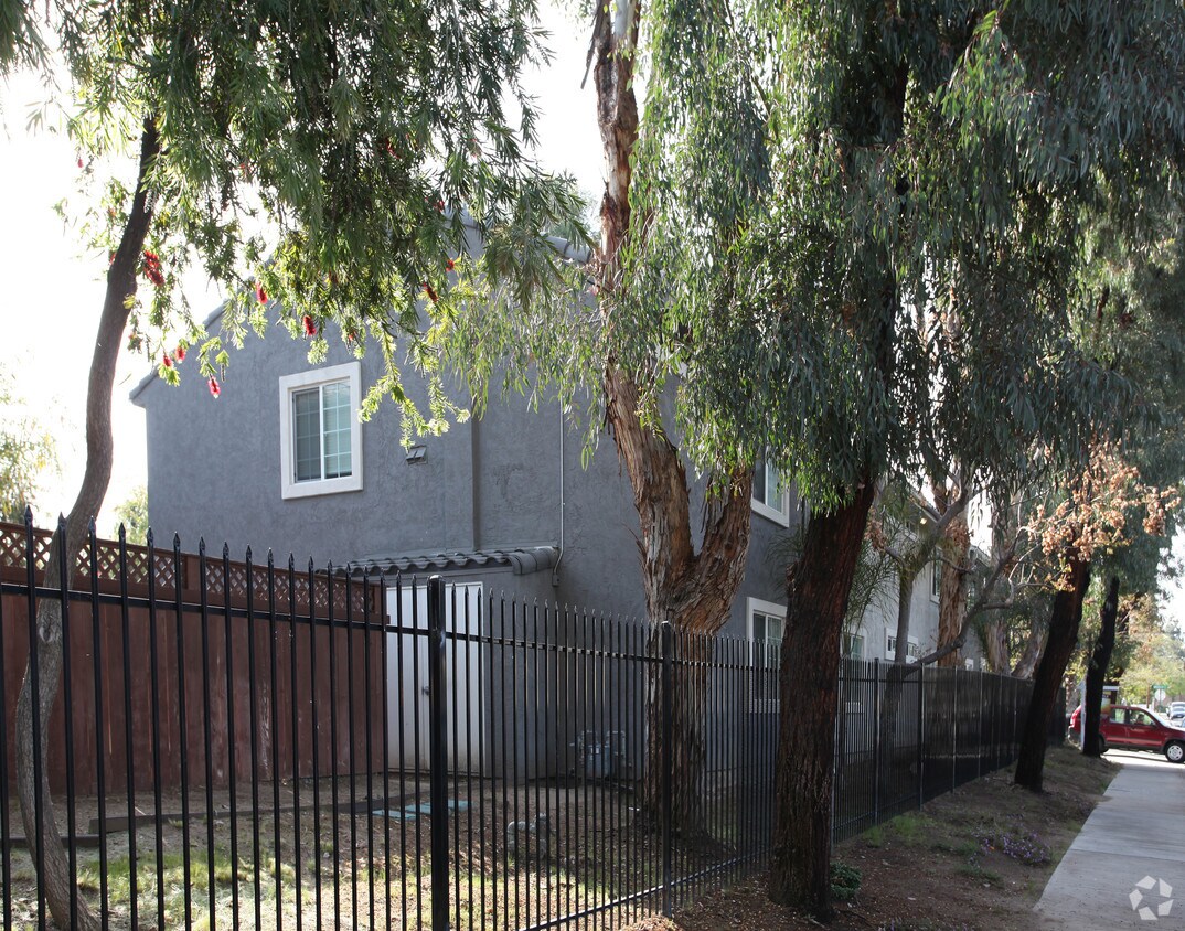 Building Photo - Ponderosa Apts