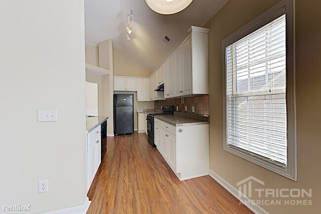 Building Photo - 124 Omega Ct