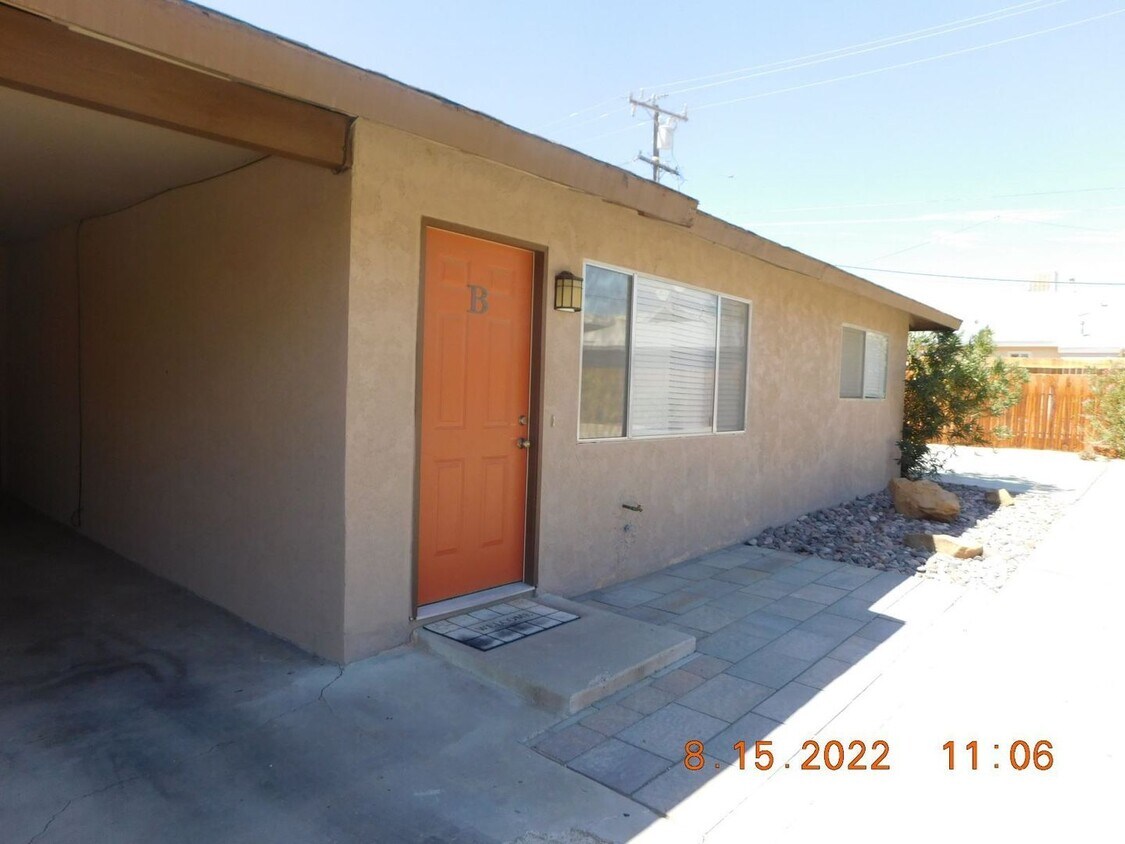 833 N Sanders St Unit Apt B, Ridgecrest, CA 93555 Room for Rent in