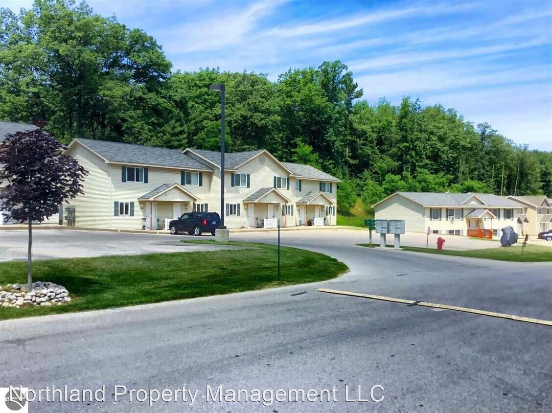 2 br, 1 bath House 3816 Vale Drive House Rental in Traverse City, MI