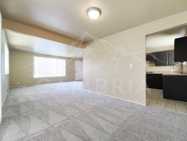 Foto del edificio - 1637 Paradise Ln