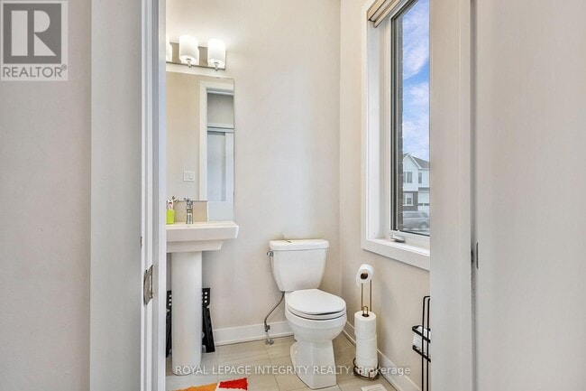 Building Photo - 400 Epoch St