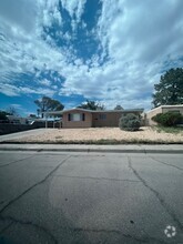 Building Photo - 2117 Skyway Dr