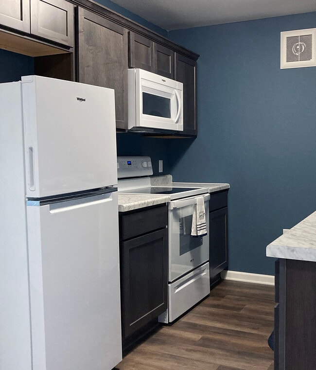 Building Photo - Belle Court Apartments