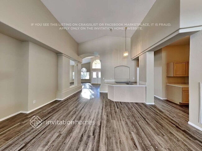 Building Photo - 1445 Castle Crest Dr