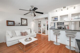 Building Photo - 1510 W 6th St