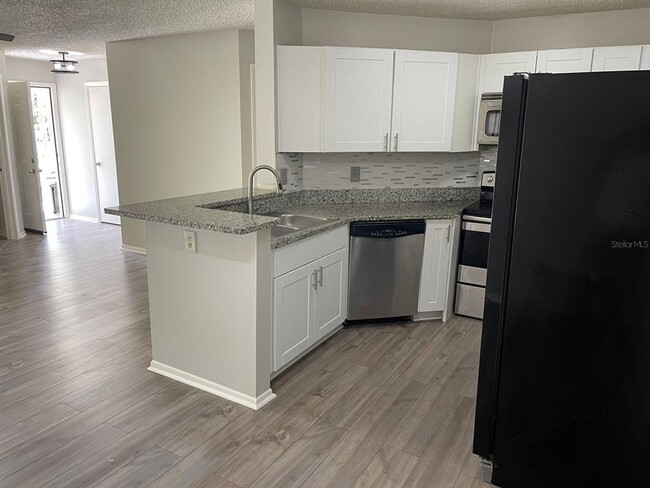 Building Photo - 2564 Grassy Point Dr