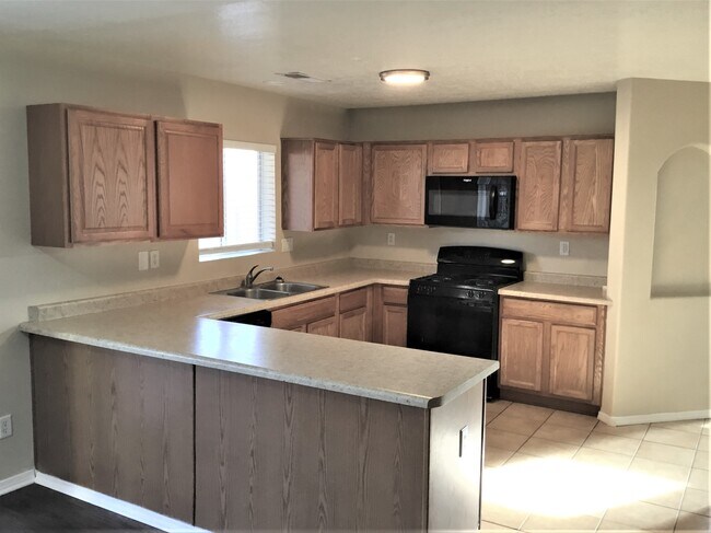Foto del edificio - 5524 Fence Lake Drive NE