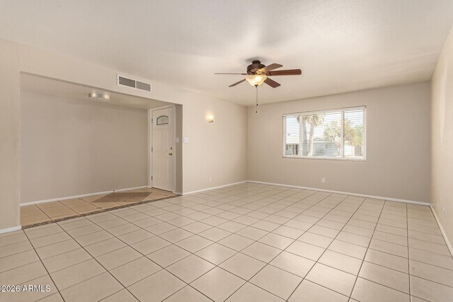 Foto del edificio - 1887 E Palmcroft Dr