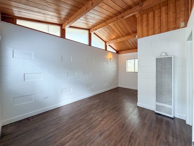 Foto del edificio - 313-317 Highland Dr.