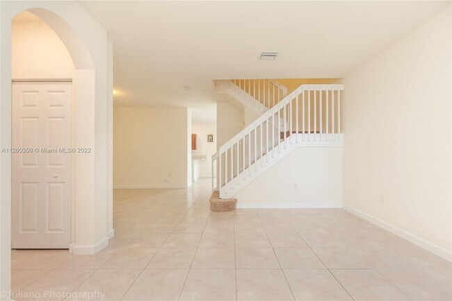 Foto del edificio - 3379 W 94th Ter